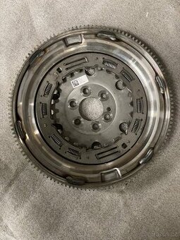 04E105266K Setrvačník