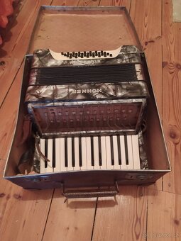 Akordeon/Tahací harmonika Hohner, Student IV