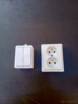 Prodám plastovou krabičku s tlačítky a stykačem na 230V