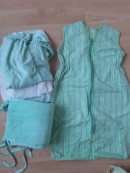 Prostěradla, spací vak, hrazení na postýlku