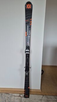 Prodám špičkové lyže Volkl Peregrine MT 2025 – stav nových