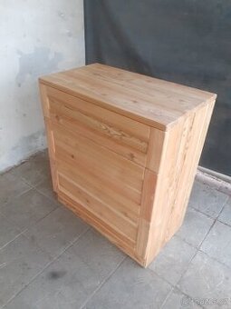 Komoda masivní modřín