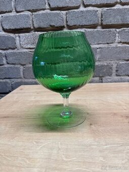 Zelená ručně foukaná sklenice na stopce