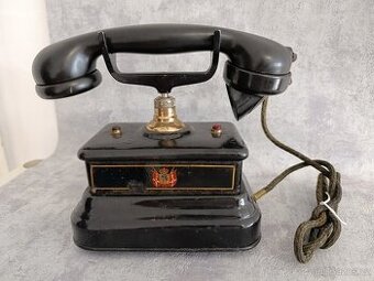 Velmi starý dánský telefon Jydsk z pošty z Kodaně.