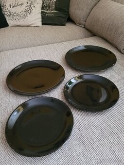Čtyři černé keramické talíře zn. IKEA