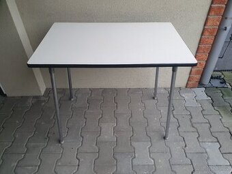 Retro socialisticky jidelni stul