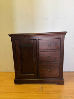 Dřevěná komoda massive - 1