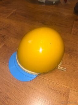 Skořepina,kokoska,kokos,stará přilba Kovona Karviná