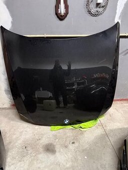 BMW e90 kapota black sapphire