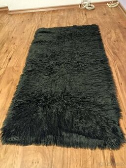 Chlupatý koberec / kožešina – černý, měkký