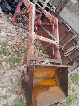 Celny nakladac na traktor