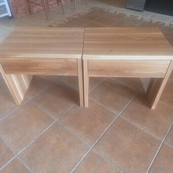 ZLEVNĚNO Prodám nové dubové celomasivní noční stolky,