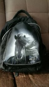Školní batoh walker černý s koněm