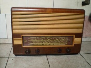 Staré rádio Tesla 605A - 1