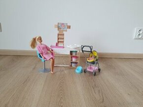 Barbie salon krásy, panenka Barbie, miminko v kočárku - 1