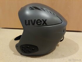 Prodám lyžařskou helmu Uvex.
