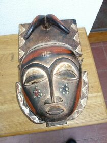 Stará masopustní maska, možná z Afriky