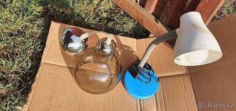 svetlo a lampicku