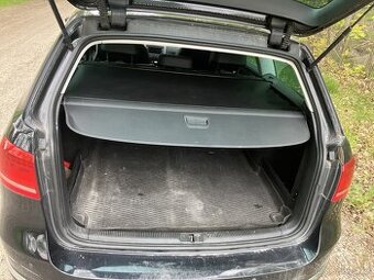 VW Passat B7 - Roleta kufru - černá - 3AF867871
