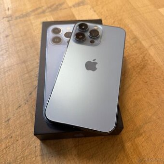 Jako nový iPhone 13 Pro 128GB sierra blue, bez škrábance