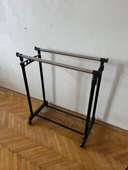 Stojan na oblečení