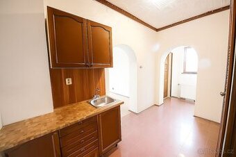 Pronájem bytu 1+kk 30 m² Hůrská, Prague 14