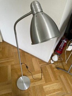 Stojací lampa