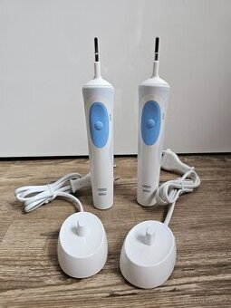 PRODÁM SADU 2X ELEKTRICKÝ ZUBNÍ KARTÁČEK Oral-B Vitality (37