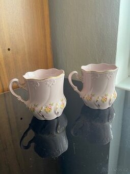 Hrnečky z růžového porcelánu