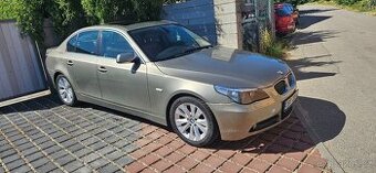 BMW E60 545i V8 • 245kW • 2004 • velká výbava • 100 000 Kč