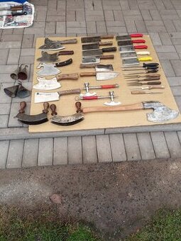 Řeznické věci, nůž,vidlička,sekáček,kolíbka,zvon,sekera.