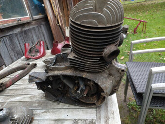Motor Jawa 250 půlbuben