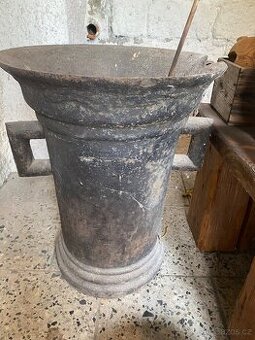 Prodám starožitný velký litinový hmoždíř v Praha