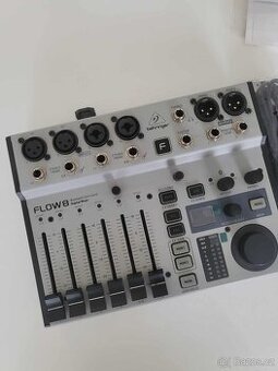 Behringer flow 8