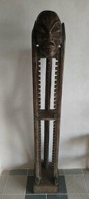 Dřevěný stojan na CD