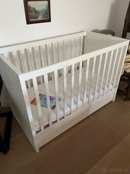 Postýlka Ikea se šuplíkem na oblečení nebo na pleny