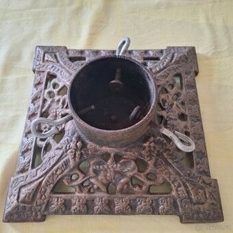 Litinový stojan na vánoční stromek