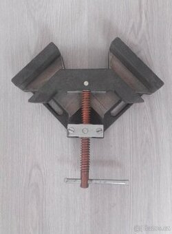 Pravoúhlá svařovací litinová dvouosá svěrka / svěrák