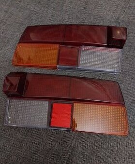 Škoda 120 Rapid - zadní kryty světel model M