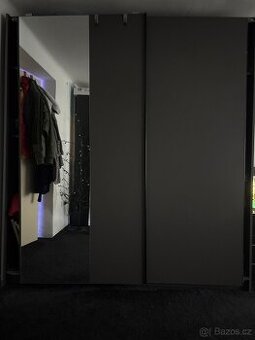 Šatní skříň