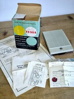 Elektrický vrátnik Tesla 4FP 111, včetně krabičky