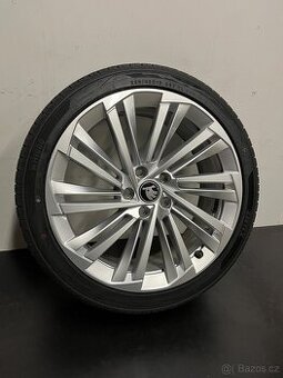 Superb R19 Alu top stav/nové zimní pneu