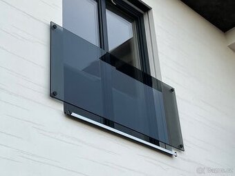 Skleněné zábradlí, francouzské okno - ŠEDÉ SKLO