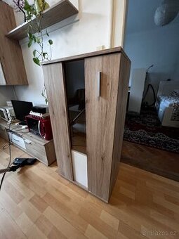 Prosklená vitrína / skříňka - 1
