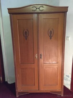 starožitná secesní krásná šatní skříň.... krásná 