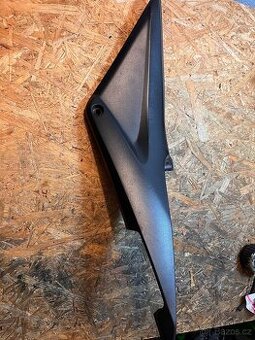 Levý boční podsedlový plast Honda CBR600RR PC37 05-06