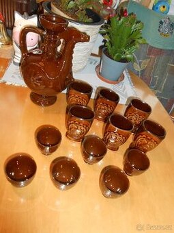 Tmavohnědá keramická sada 13kusů - zachovalá - jeden pohárek