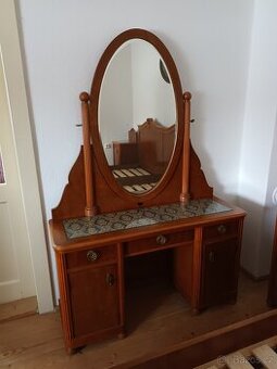 Prodám starožitný nábytek - ložnice.