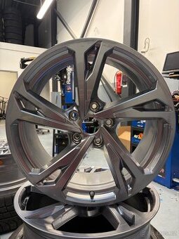 R20 AUDI E TRON GT RS 4X DISK