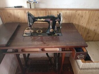 Šicí stroj Lada